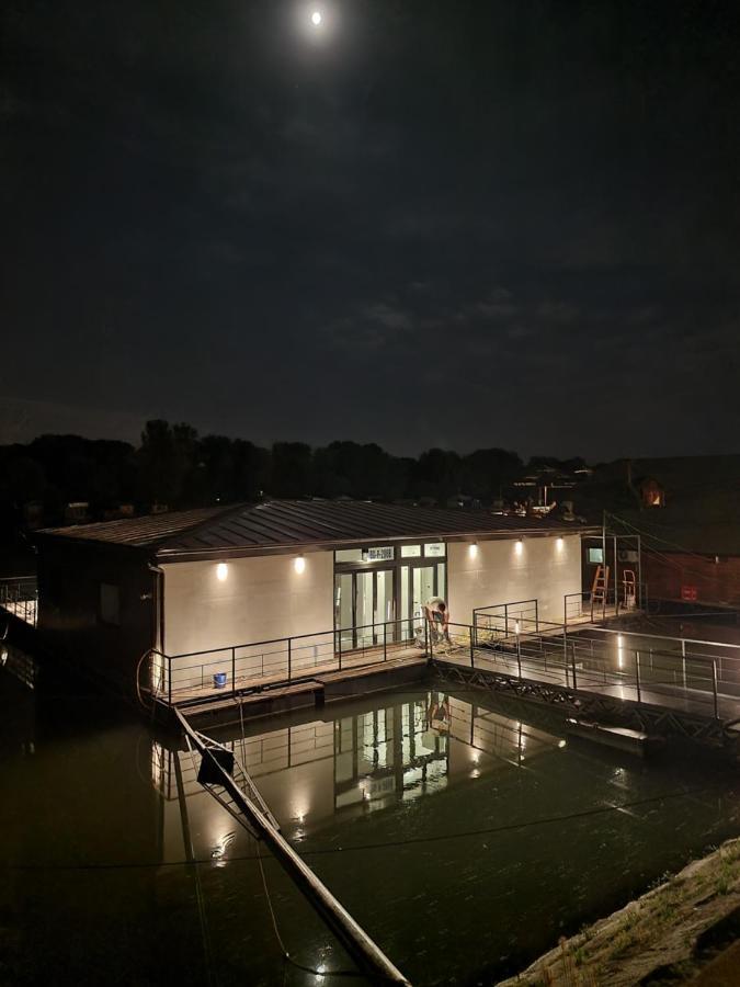 Swan Belgrado Exterior foto