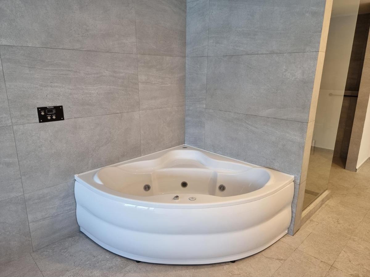 Swan Belgrado Exterior foto