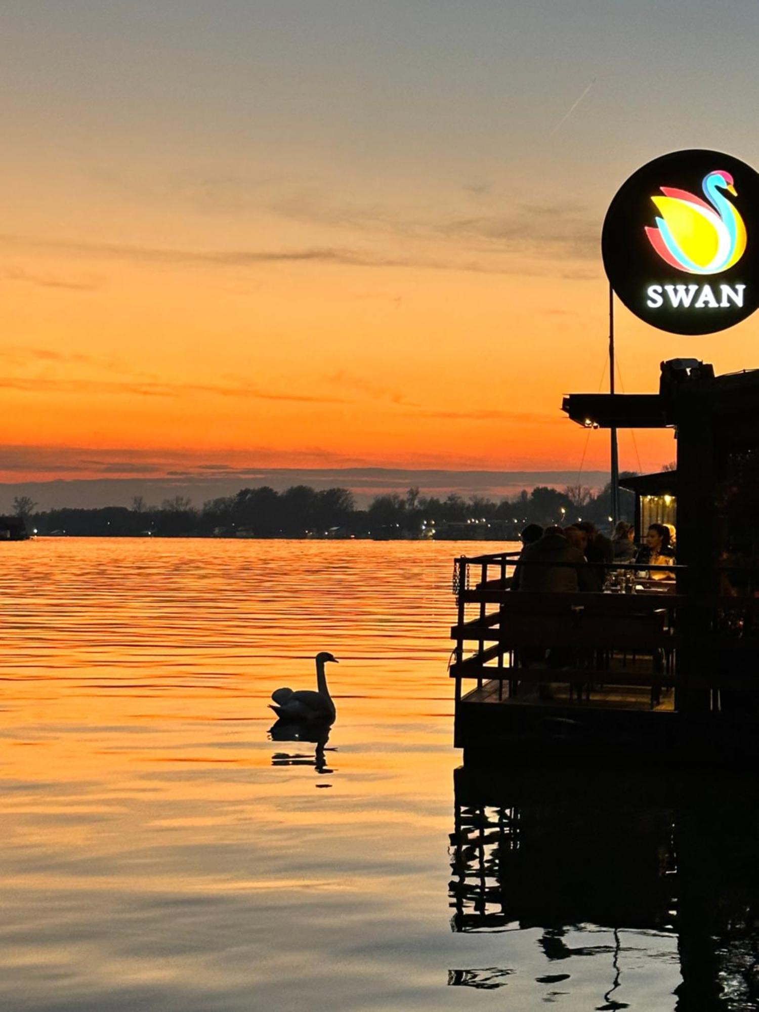 Swan Belgrado Exterior foto